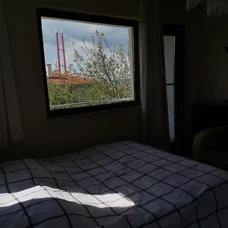 1915 Kopru Manzarali 700m2 Bahceli Mustakil Ev *